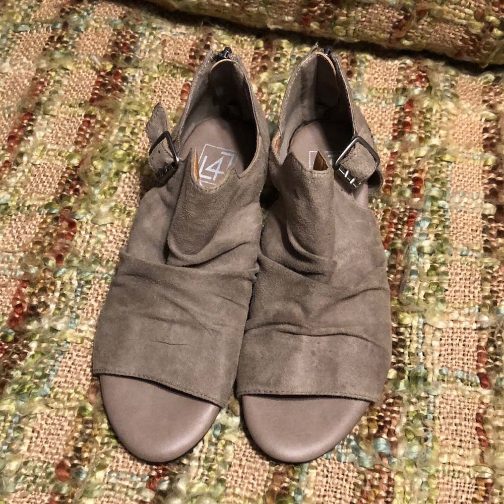 L4L Noble Beige 8M Womens Shoe